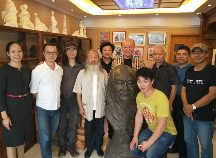 铸铜人物系列心博网页成功案例徐培晨画家东郭心博网页工作室