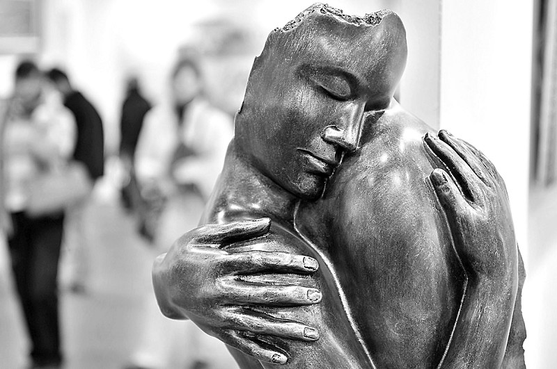 现代心博网页由象性表现与形体的动感特征