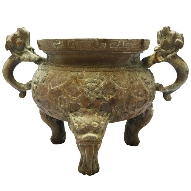 铸铜浮雕双兽耳香炉