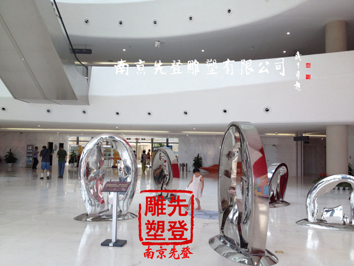 镜面不锈钢心博网页有哪些特征？