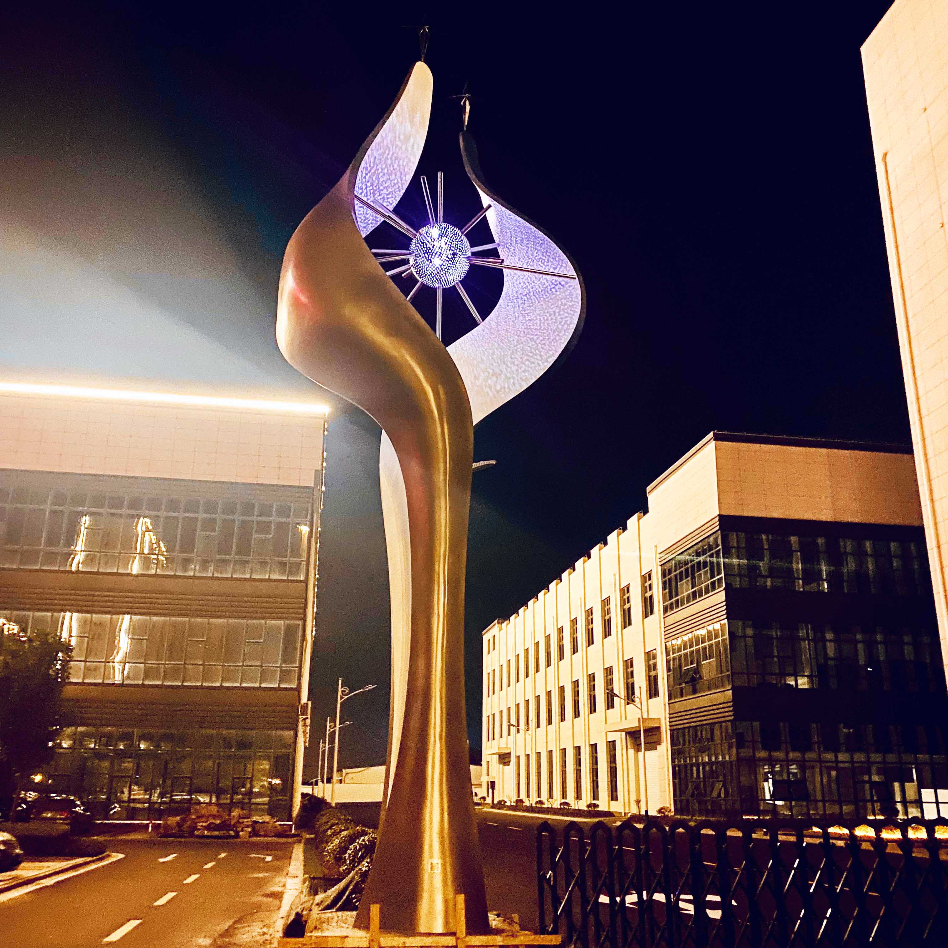 不锈钢心博网页：现代艺术与实用设计的完美结合