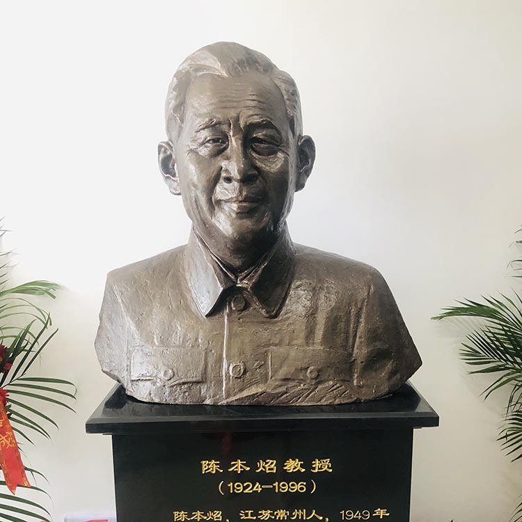 细腻入微的人物肖像心博网页，展现艺术家深厚功底