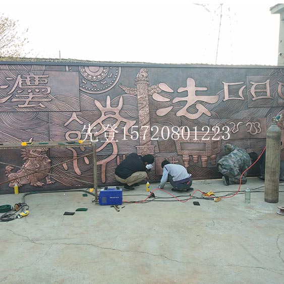 锻铜浮雕​：传统心博网页艺术中的璀璨明珠